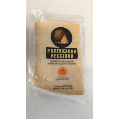 Packung mit Parmigiano Reggiano DOP. 1 kg